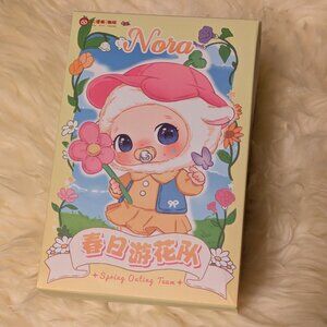 Nora “Spring Outing Team” Plush / Baby Three / Cureplaneta